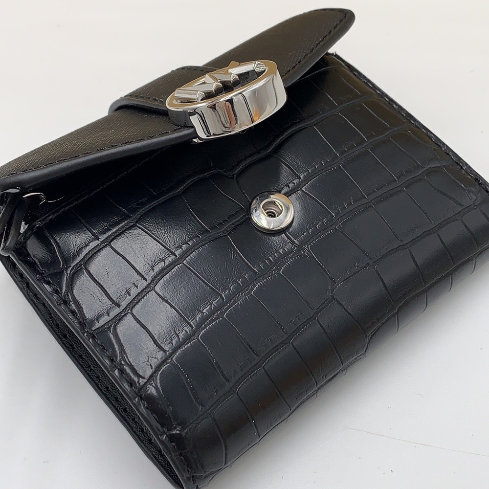 MICHAEL KORS
Carmen Medium Faux Leather Wallet
BLACK COLOR - Picture 6 of 11